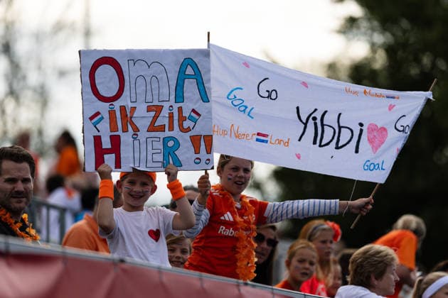 Netherlands Women v Japan Women - FIH Hockey World Cup AMSTELVEEN, NETHERLANDS - AUGUST 19: Fans of the Netherlands during the FIH Hockey World Cup match between Netherlands Women and Japan Women at Wagener Stadion on August 19, 2026 in Amstelveen, Netherlands. Amstelveen Wagener Stadion Netherlands Content not available for redistribution in The Netherlands directly or indirectly through any third parties. Copyright: xMarcelxvanxPlateringenx