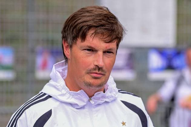 Trainer Merlin Polzin ( HSV ) Deutschland , Hamburg , Volksparkstadion Trainingsgelände , Fussball , 1. Bundesliga , Training des Hamburger SV *** Coach Merlin Polzin, HSV Germany, Hamburg, Volksparkstadion Training Facility, Soccer, Bundesliga 1, Hamburger SV Training