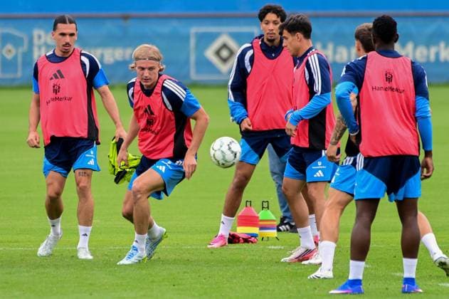 Rayan Philippe Neuzugang Sebastiaan Bornauw Capaldo Nicolás ( HSV ) Deutschland , Hamburg , Volksparkstadion Trainingsgelände , Fussball , 1. Bundesliga , Training des Hamburger SV *** Rayan Philippe, New Signing Sebastiaan Bornauw Capaldo Nicolás, HSV, Germany, Hamburg, Volksparkstadion Training Facility, Soccer, Bundesliga 1, Hamburger SV Training