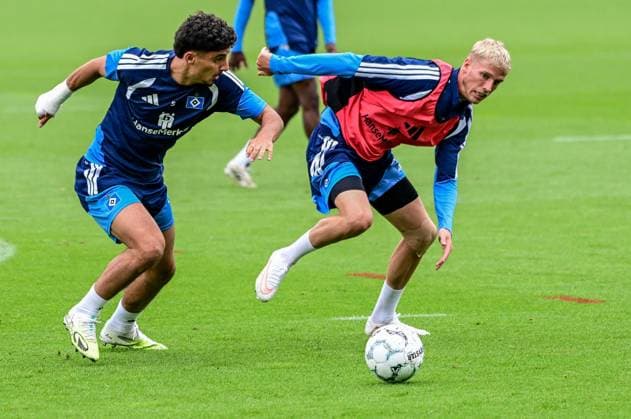Martin Adeline Albert Gronbaek ( HSV ) Deutschland , Hamburg , Volksparkstadion Trainingsgelände , Fussball , 1. Bundesliga , Training des Hamburger SV *** Martin Adeline Albert Gronbaek, HSV, Germany, Hamburg, Volksparkstadion Training Facility, Soccer, Bundesliga 1, Hamburger SV Training