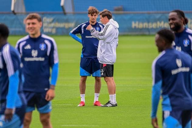 Otto Stange Trainer Merlin Polzin ( HSV ) Deutschland , Hamburg , Volksparkstadion Trainingsgelände , Fussball , 1. Bundesliga , Training des Hamburger SV *** Otto Stange, Coach Merlin Polzin, HSV, Germany, Hamburg, Volksparkstadion Training Facility, Soccer, Bundesliga 1, Hamburger SV Training