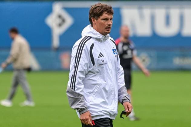 Trainer Merlin Polzin ( HSV ) Deutschland , Hamburg , Volksparkstadion Trainingsgelände , Fussball , 1. Bundesliga , Training des Hamburger SV *** Coach Merlin Polzin, HSV Germany, Hamburg, Volksparkstadion Training Facility, Soccer, Bundesliga 1, Hamburger SV Training