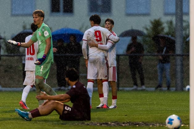 U19 DFB-Nachwuchsliga: SC Fortuna Köln vs. 1. FC Köln; 19.08.2026 KÖLN, GERMANY - AUGUST 19: Jubel zum 0:3 durch Milan Eggers (1. FC Köln, 9) während dem 3. Spieltag der Vorrunde Gruppe F - U19 DFB-Nachwuchsliga zwischen SC Fortuna Köln vs. 1. FC Köln am Rasenplatz Kapellenstr am 19. August 2026 in Köln, Deutschland. *** U19 DFB Youth League: SC Fortuna Köln vs. 1. FC Köln, August 19, 2026, Cologne, Germany—Celebrations following Milan Eggers’ 0–3 goal for 1. FC Köln, 9 during Matchday 3 of the preliminary round, Group F of the U19 DFB Youth League between SC Fortuna Köln and 1 FC Köln at the Kapellenstr grass field on August 19, 2026, in Cologne, Germany Copyright: xBEAUTIFULxSPORTS Wunderlx
