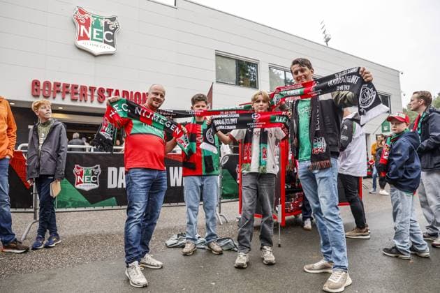 NIJMEGEN - NEC fans with match scarves during the Champions League play-offs between NEC and FK Bodo Glimt at De Goffert on August 18, 2026 in Nijmegen, the Netherlands. BART STOUTJESDIJK ANP xVIxANPxSportx xxANPxIVx 565826219 originalFilename: 565826219.jpg