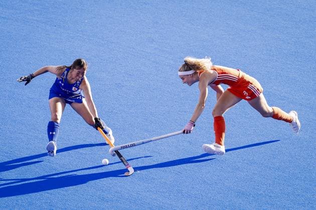 AMSTELVEEN - Nanako Tateiwa of Japan and Yibbi Jansen of the Netherlands during the group stage match at the Hockey World Cup between the Netherlands and Japan at the Wagener Stadium. BAS CZERWINSKI ANP xVIxANPxSportx xxANPxIVx 565826286 originalFilename: 565826286.jpg