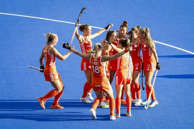 AMSTELVEEN - Pien Sanders of the Netherlands, Marijn Veen of the Netherlands, Freeke Moes of the Netherlands, Lisa Post of the Netherlands, FrÃ dÃ rique Matla of the Netherlands, Xan de Waard of the Netherlands, Marleen Jochems of the Netherlands and Luna Fokke of the Netherlands celebrate the 7-0 during the group stage match at the Hockey World Cup between the Netherlands and Japan at the Wagener Stadium. BAS CZERWINSKI ANP xVIxANPxSportx xxANPxIVx 565826380 originalFilename: 565826380.jpg
