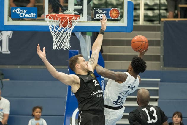 Felipe Haase Thiers (Braunschweig, 22), Anthony Gaines (MBC, 11), Syntainics MBC vs. Basketball Löwen Braunschweig, Testspiel, Saisonvorbereitung, Basketball, Bundesliga, Maenner, Saison 2026 27, 19.08.2026. Weißenfels Stadthalle Sachsen-Anhalt Deutschland *** Felipe Haase Thiers Braunschweig, 22, Anthony Gaines MBC, 11, Syntainics MBC vs. Basketball Löwen Braunschweig, Exhibition Game, Preseason, Basketball, Bundesliga, Men s, 2026–27 Season, August 19, 2026, Weißenfels City Hall, Saxony-Anhalt, Germany