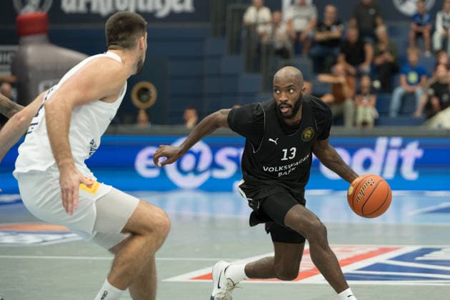 Jure Planinic (MBC, 44), Sheldon Erwards (Braunschweig, 13), Syntainics MBC vs. Basketball Löwen Braunschweig, Testspiel, Saisonvorbereitung, Basketball, Bundesliga, Maenner, Saison 2026 27, 19.08.2026. Weißenfels Stadthalle Sachsen-Anhalt Deutschland *** Jure Planinic MBC, 44, Sheldon Edwards Braunschweig, 13, Syntainics MBC vs. Basketball Löwen Braunschweig, Exhibition Game, Preseason, Basketball, Bundesliga, Men, 2026–27 Season, August 19, 2026, Weißenfels City Hall, Saxony-Anhalt, Germany