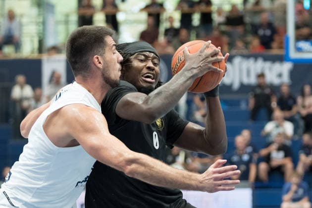 Jure Planinic (MBC, 44), Zaba Bangala (Braunschweig, 0), Syntainics MBC vs. Basketball Löwen Braunschweig, Testspiel, Saisonvorbereitung, Basketball, Bundesliga, Maenner, Saison 2026 27, 19.08.2026. Weißenfels Stadthalle Sachsen-Anhalt Deutschland *** Jure Planinic MBC, 44, Zaba Bangala Braunschweig, 0, Syntainics MBC vs. Basketball Löwen Braunschweig, Exhibition Game, Preseason, Basketball, Bundesliga, Men, 2026–27 Season, August 19, 2026, Weißenfels Stadthalle, Saxony-Anhalt, Germany