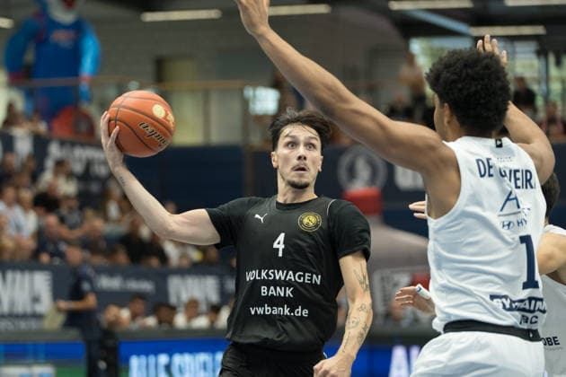 Gian Aydinoglu (Braunschweig, 4), Gabriel de Oliveira (MBV, 1), Syntainics MBC vs. Basketball Löwen Braunschweig, Testspiel, Saisonvorbereitung, Basketball, Bundesliga, Maenner, Saison 2026 27, 19.08.2026. Weißenfels Stadthalle Sachsen-Anhalt Deutschland *** Gian Aydinoglu Braunschweig, 4, Gabriel de Oliveira MBV, 1, Syntainics MBC vs. Basketball Löwen Braunschweig, Exhibition Game, Preseason, Basketball, Bundesliga, Men, 2026–27 Season, August 19, 2026, Weißenfels Stadthalle, Saxony-Anhalt, Germany