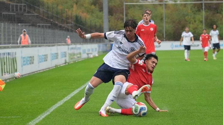 Gelsenkirchen: DFB-Nachwuchsliga FC Schalke 04 U19 - Rot-Weiss Essen U19 ** NUR FÜR REDAKTIONELLE ZWECKE ** EDITORIAL USE ONLY **<p>Im Spiel FC Schalke 04 U19 (weiss) gegen Rot-Weiss Essen U19 (rot) am Mittwoch, den 19. August 2026, im Parkstadion in Gelsenkirchen. Deutschland NRW Gelsenkirchen Copyright: UwexErnst *** Gelsenkirchen, DFB Youth League: FC Schalke 04 U19 vs. Rot Weiss Essen U19 ** FOR EDITORIAL USE ONLY ** EDITORIAL USE ONLY ** p In the match between FC Schalke 04 U19 (white) and Rot Weiss Essen U19 (red) on Wednesday, August 19, 2026, at the Parkstadion in Gelsenkirchen, Germany (NRW), Gelsenkirchen. Copyright UwexErnst Copyright: UwexErnst doc878a7l9cpw21bjauiq3d ,EDITORIAL USE ONLY