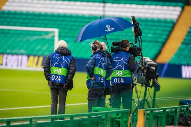 SOCCER - UEFA CL, Celtic vs LASK GLASGOW,SCOTLAND,19.AUG.26 - SOCCER - UEFA Champions League, play-off, Celtic Glasgow vs Linzer ASK. Image shows a feature with the tv camera team.  GEPAxpictures xManuelxBinder