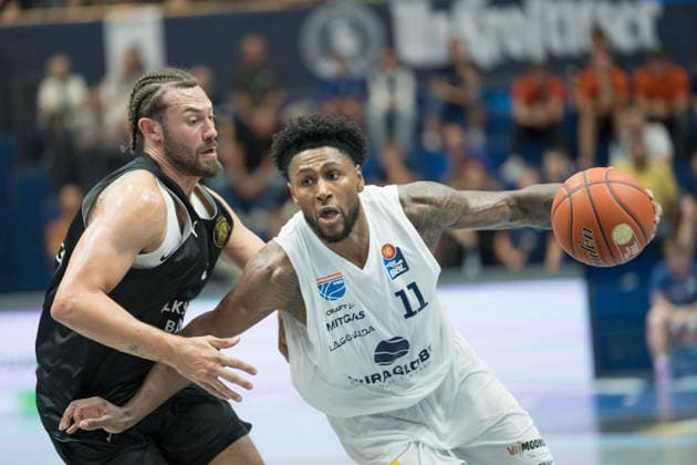 Devin Askew (Braunschweig, 5), Anthony Gaines (MBC, 11), Syntainics MBC vs. Basketball Löwen Braunschweig, Testspiel, Saisonvorbereitung, Basketball, Bundesliga, Maenner, Saison 2026 27, 19.08.2026. Weißenfels Stadthalle Sachsen-Anhalt Deutschland *** Devin Askew Braunschweig, 5, Anthony Gaines MBC, 11, Syntainics MBC vs. Basketball Löwen Braunschweig, Exhibition Game, Preseason, Basketball, Bundesliga, Men, 2026–27 Season, August 19, 2026, Weißenfels City Hall, Saxony-Anhalt, Germany