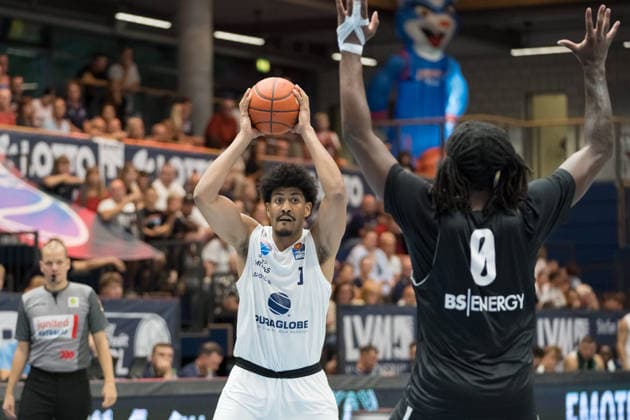 Gabriel de Oliveira (MBV, 1), Zaba Bangala (Braunschweig, 0), Syntainics MBC vs. Basketball Löwen Braunschweig, Testspiel, Saisonvorbereitung, Basketball, Bundesliga, Maenner, Saison 2026 27, 19.08.2026. Weißenfels Stadthalle Sachsen-Anhalt Deutschland *** Gabriel de Oliveira MBV, 1, Zaba Bangala Braunschweig, 0, Syntainics MBC vs. Basketball Löwen Braunschweig, Exhibition Game, Preseason, Basketball, Bundesliga, Men, 2026–27 Season, August 19, 2026, Weißenfels Stadthalle, Saxony-Anhalt, Germany