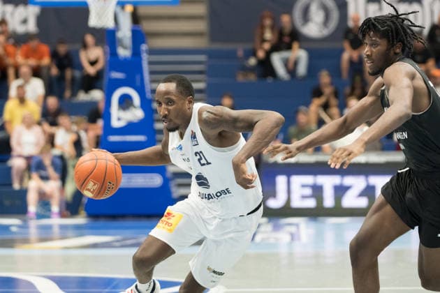 Kris Clyburn (MBC, 21), Esli Edigin (Braunschweig, 41), Syntainics MBC vs. Basketball Löwen Braunschweig, Testspiel, Saisonvorbereitung, Basketball, Bundesliga, Maenner, Saison 2026 27, 19.08.2026. Weißenfels Stadthalle Sachsen-Anhalt Deutschland *** Kris Clyburn MBC, 21, Esli Edigin Braunschweig, 41, Syntainics MBC vs. Basketball Löwen Braunschweig, exhibition game, preseason, basketball, Bundesliga, men s, 2026–27 season, August 19, 2026, Weißenfels City Hall, Saxony-Anhalt, Germany