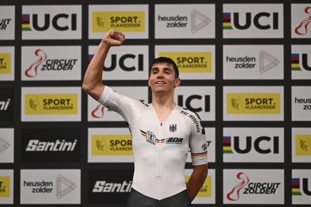 2026 UCI Junior Track World Championships Picture by Mathew Wells SWpix.com - 19 08 2026 - Cycling - 2026 UCI Junior Track World Championships - Heusden-Zolder, Flanders, Belgium - Men™s Scratch Race Final - Raul Esch of Germany wins the gold medal Copyright: x xSWpix.comx(t axPhotographyxHubxLtd)xMathewxWells SWpix.comx SWP-3030-18238