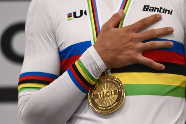 2026 UCI Junior Track World Championships Picture by Mathew Wells SWpix.com - 19 08 2026 - Cycling - 2026 UCI Junior Track World Championships - Heusden-Zolder, Flanders, Belgium - Men™s Scratch Race Final - Raul Esch of Germany wins the gold medal Copyright: x xSWpix.comx(t axPhotographyxHubxLtd)xMathewxWells SWpix.comx SWP-3030-18241