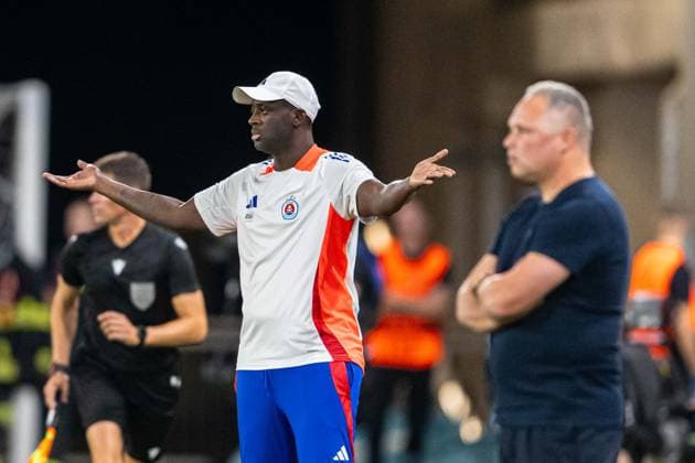 Coach Yaya Toure gesticulates during Champions League qualifying playoff match, SK Slovan Bratislava - NK Celje , 19. august 2026, Tehelne pole Stadium, Bratislava, Slovakia Copyright: xMICHALxFAJT,ZOSPORTU.SKx MAR_8101