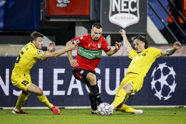 NIJMEGEN - (lr) Fredrik AndrÃ Bjorkan of Bodo Glimt, Darko NejaÅ¡miÄ‡ of NEC Nijmegen and Andreas Helmersen of Bodo Glimt during the Champions League play-offs between NEC and FK Bodo Glimt at De Goffert on August 18, 2026 in Nijmegen, the Netherlands. BART STOUTJESDIJK ANP xVIxANPxSportx xxANPxIVx 565831029 originalFilename: 565831029.jpg