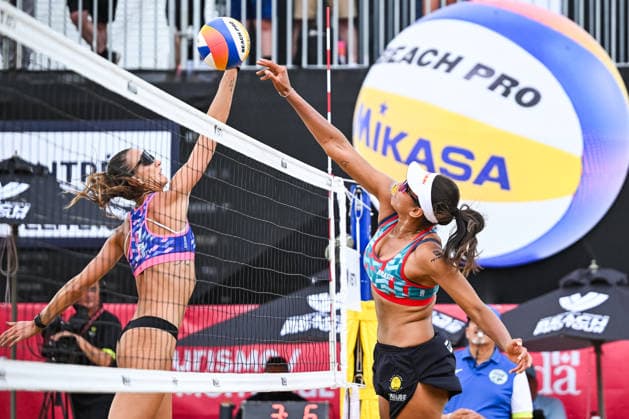 MONTREAL, QC - AUGUST 19: Ana Patricia Silva Ramos (BRA) blocks Devanne Sours (USA) smash during a qualification match at Beach Pro Tour Montreal Elite 16 on August 19, 2026 at Parc Jean-Drapeau in Montreal, QC (Photo by David Kirouac Icon Sportswire) VOLLEYBALL: AUG 19 Beach Pro Tour Montreal Elite 16 EDITORIAL USE ONLY Icon26081902826