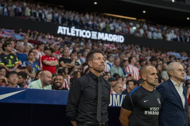 MADRID, SPAIN - AUGUST 19: Atlético de Madrid head coach, Cholo Simeone, during a minute of silence before La Liga match between Atlético de Madrid and Malaga at the Estadio Riyadh Air Metropolitano on the 19th of august, 2026 in Madrid, Spain  Copyright: xAndresxLopezxSheridanxx xSPPx Sportspressphoto_SPR210829