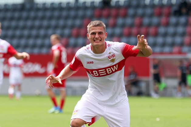 Torjubel Enis Redzepi (VfB Stuttgart U19, 11), GER, FC Bayern Muenchen U19 vs. VfB Stuttgart U19, Fussball, U19 DFB-Nachwuchsliga, Gruppe D, 3. Spieltag, Saison 2026 2027, 19.08.2026, DFL DFB REGULATIONS PROHIBIT ANY USE OF PHOTOGRAPHS as IMAGE SEQUENCES and or QUASI-VIDEO, GER, FC Bayern Muenchen U19 vs. VfB Stuttgart U19, Fussball, U19 DFB-Nachwuchsliga, Gruppe D, 3. Spieltag, Saison 2026 2027, 19.08.2026 Muenchen *** Enis Redzepi celebrates a goal for VfB Stuttgart U19, 11, GER, FC Bayern Munich U19 vs. VfB Stuttgart U19, Soccer, U19 DFB Youth League, Group D, Matchday 3, 2026–2027 Season, August 19, 2026, DFL and DFB regulations prohibit any use of photographs as image sequences and or quasi-video, GER, FC Bayern Munich U19 vs. VfB Stuttgart U19, Soccer, U19 DFB Youth League, Group D, Matchday 3, 2026–2027 Season, August 19, 2026, Munich Copyright: xEibner-Pressefoto JennixMaulx EP_JML