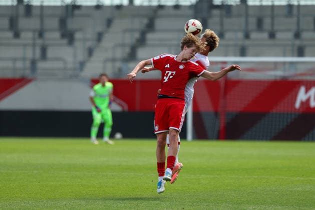 Kopfballduell zwishen Philipp von Taube (FC Bayern Muenchen U19, 09) und Felix Neunhoeffer (VfB Stuttgart U19, 04), GER, FC Bayern Muenchen U19 vs. VfB Stuttgart U19, Fussball, U19 DFB-Nachwuchsliga, Gruppe D, 3. Spieltag, Saison 2026 2027, 19.08.2026, DFL DFB REGULATIONS PROHIBIT ANY USE OF PHOTOGRAPHS as IMAGE SEQUENCES and or QUASI-VIDEO, GER, FC Bayern Muenchen U19 vs. VfB Stuttgart U19, Fussball, U19 DFB-Nachwuchsliga, Gruppe D, 3. Spieltag, Saison 2026 2027, 19.08.2026 Muenchen *** Heading duel between Philipp von Taube (FC Bayern Munich U19, 09) and Felix Neunhoeffer (VfB Stuttgart U19), 04, GER, FC Bayern Munich U19 vs. VfB Stuttgart U19, soccer, U19 DFB Youth League, Group D, Matchday 3, 2026–2027 season, August 19, 2026, DFL and DFB regulations prohibit any use of photographs as image sequences and or quasi-video, GER, FC Bayern Munich U19 vs. VfB Stuttgart U19, soccer, U19 DFB Youth League, Group D, Matchday 3, 2026–2027 Season, August 19, 2026, Munich Copyright: xEibner-Pressefoto JennixMaulx EP_JML