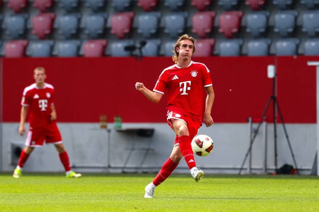 Konstantinos Karandrikas (FC Bayern Muenchen U19, 04) mit Ball, GER, FC Bayern Muenchen U19 vs. VfB Stuttgart U19, Fussball, U19 DFB-Nachwuchsliga, Gruppe D, 3. Spieltag, Saison 2026 2027, 19.08.2026, DFL DFB REGULATIONS PROHIBIT ANY USE OF PHOTOGRAPHS as IMAGE SEQUENCES and or QUASI-VIDEO, GER, FC Bayern Muenchen U19 vs. VfB Stuttgart U19, Fussball, U19 DFB-Nachwuchsliga, Gruppe D, 3. Spieltag, Saison 2026 2027, 19.08.2026 Muenchen *** Konstantinos Karandrikas, FC Bayern Munich U19, No. 04 with the ball, GER, FC Bayern Munich U19 vs. VfB Stuttgart U19, soccer, U19 DFB Youth League, Group D, Matchday 3, 2026–2027 season, August 19, 2026, DFL and DFB regulations prohibit any use of photographs as image sequences and or quasi-video, GER, FC Bayern Munich U19 vs. VfB Stuttgart U19, soccer, U19 DFB Youth League, Group D, Matchday 3, 2026–2027 Season, August 19, 2026, Munich Copyright: xEibner-Pressefoto JennixMaulx EP_JML