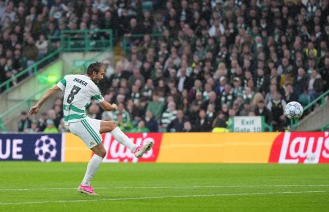 Benjamin Nygren of Celtic scores to give Celtic a 1-0 lead. Celtic v LASK, UEFA Champions League, Play Off Round, First Leg, Football, Celtic Park, Glasgow, Scotland, UK - 19 Aug 2026Glasgow Celtic Park United Kingdom  Copyright: xStuartxWallace Shutterstockx 17104271av