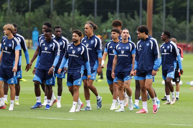 2026.08.19 xfsx Fussball 1. Bundesliga Hamburger Sportverein - Training am Volksparkstadion v.l. Louis Lemke (Hamburger SV ,37), Patson Daka (Hamburger SV, 27), Immanuel Pherai (Hamburger SV,10), Yussuf Poulsen (Hamburger SV , 15), Rayan Philippe (Hamburger SV, 14), Bilal Nadir (Hamburger SV, 4) (DFL regulations prohibit any use of photographs as image sequences and or quasi-video. Hamburg Volksparkstadion Hamburg Deutschland Copyright: xFernandoxSoaresx