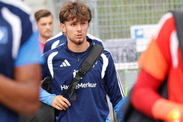 2026.08.19 xfsx Fussball 1. Bundesliga Hamburger Sportverein - Training am Volksparkstadion v.l. Otto Stange (Hamburger SV, 19) (DFL regulations prohibit any use of photographs as image sequences and or quasi-video. Hamburg Volksparkstadion Hamburg Deutschland Copyright: xFernandoxSoaresx