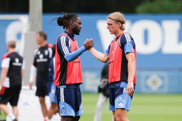 2026.08.19 xfsx Fussball 1. Bundesliga Hamburger Sportverein - Training am Volksparkstadion v.l. Jordan Torunarigha (Hamburger SV ,23), Sebastiaan Bornauw (Hamburger SV , 33) (DFL regulations prohibit any use of photographs as image sequences and or quasi-video. Hamburg Volksparkstadion Hamburg Deutschland Copyright: xFernandoxSoaresx