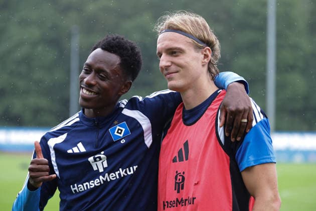 2026.08.19 xfsx Fussball 1. Bundesliga Hamburger Sportverein - Training am Volksparkstadion v.l. Albert Sambi Lokonga (Hamburger SV ,6), Sebastiaan Bornauw (Hamburger SV , 33) (DFL regulations prohibit any use of photographs as image sequences and or quasi-video. Hamburg Volksparkstadion Hamburg Deutschland Copyright: xFernandoxSoaresx