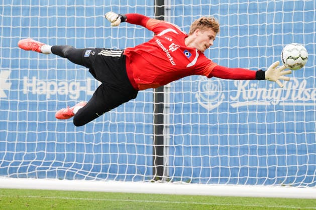 2026.08.19 xfsx Fussball 1. Bundesliga Hamburger Sportverein - Training am Volksparkstadion v.l. Torwart Sander Tangvik (Hamburger SV , 12) (DFL regulations prohibit any use of photographs as image sequences and or quasi-video. Hamburg Volksparkstadion Hamburg Deutschland Copyright: xFernandoxSoaresx