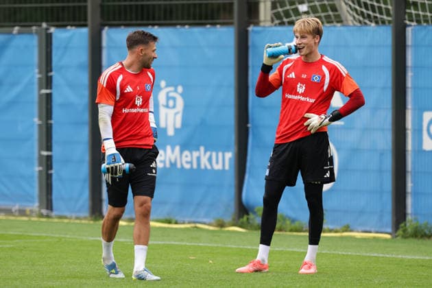 2026.08.19 xfsx Fussball 1. Bundesliga Hamburger Sportverein - Training am Volksparkstadion v.l. Torwart Daniel Heuer Fernandes (Hamburger SV ,1), Torwart Sander Tangvik (Hamburger SV , 12) (DFL regulations prohibit any use of photographs as image sequences and or quasi-video. Hamburg Volksparkstadion Hamburg Deutschland Copyright: xFernandoxSoaresx