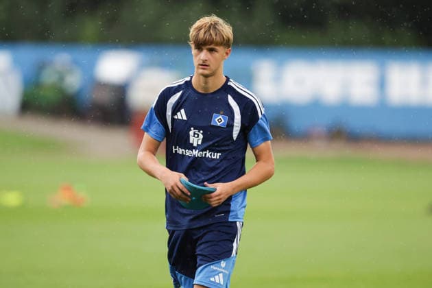 2026.08.19 xfsx Fussball 1. Bundesliga Hamburger Sportverein - Training am Volksparkstadion v.l. Louis Lemke (Hamburger SV ,37) (DFL regulations prohibit any use of photographs as image sequences and or quasi-video. Hamburg Volksparkstadion Hamburg Deutschland Copyright: xFernandoxSoaresx