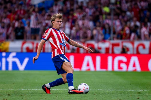 Atletico de Madrid v Malaga CF - LaLiga EA Sports Pablo Barrios of Atletico de Madrid is in action with the ball during the LaLiga EA Sports football match between Atletico de Madrid v Malaga CF at Estadio Riyadh Air Metropolitano on August 19, 2026 in Madrid, Spain. Madrid Estadio Riyadh Air Metropolitano Madrid Spain Copyright: xAlbertoxGardinx AGardin_20260819_Foot_Liga_Atl_Mal_0139