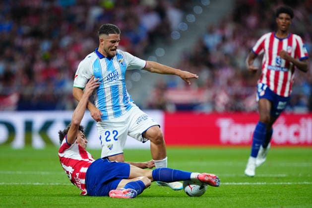 Atletico Madrid v Malaga CF - LaLiga EA Sports MD1 Dani Lorenzo of Malaga CF and Pablo Barrios of Atletico Madrid challange for the ball during the LaLiga EA Sports match between Atletico Madrid and Malaga CF at Metropolitano Stadium on August 19, 2026 in Madrid, Spain. Madrid Metropolitano Stadium Madrid Spain Copyright: xGokhanxTanerx xPSxImagesxGokhanxTanerx