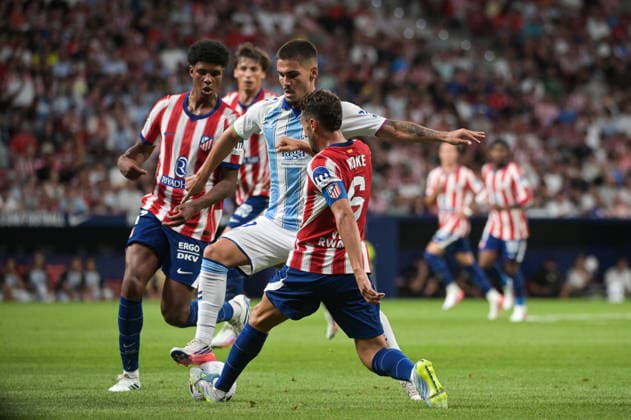 ESP: Atletico de Madrid vs Malaga CF - La Liga EA Sports MADRID, SPAIN - AUGUST 19: Chupe of Malaga CF and Koke of Atletico de Madrid during the match between AtlÃ tico de Madrid and Malaga CF of La Liga EA Sports on August 19, 2026 at Riyadh Air Metropolitano Stadium in Madrid, Spain. (Photo by Samuel Carreno) Madrid Madrid Madrid Spain Copyright: xSamuelxCarrenox samcargad_190826_26-23