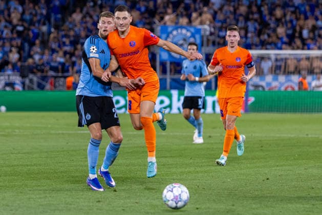 Alen Mustafic of SK Slovan Bratislava and Mario Kvesic of Celje seen during UEFA Champions league first play-off game between teams of SK Slovan Bratislava and Celje (Dominika Kortvelyesiova Ball Raw Images) Bratislava Tehelne Pole stadium Slovakia Copyright: xDominikaxKortvelyesiovax DKR_6068