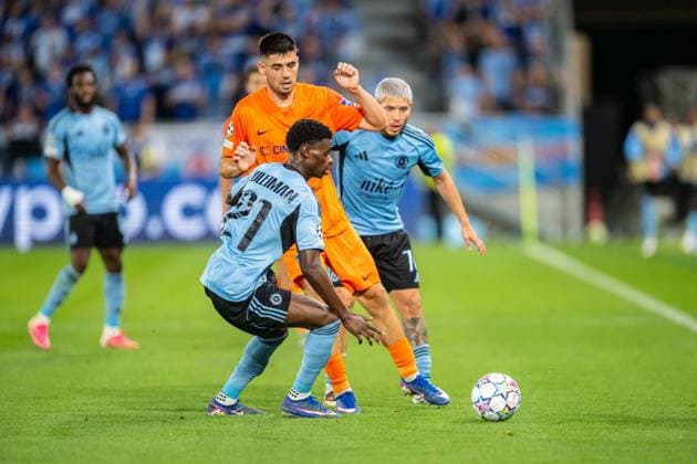 Pijus Sirvys in a battle during Champions League qualifying playoff match, SK Slovan Bratislava - NK Celje , 19. august 2026, Tehelne pole Stadium, Bratislava, Slovakia Copyright: xMICHALxFAJT,ZOSPORTU.SKx MAR_8414