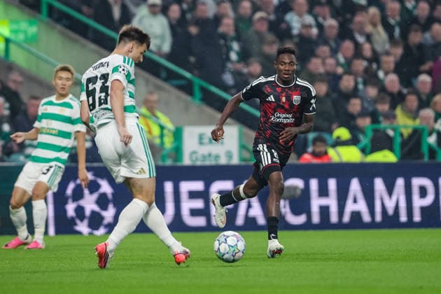 SOCCER - UEFA CL, Celtic vs LASK GLASGOW,SCOTLAND,19.AUG.26 - SOCCER - UEFA Champions League, play-off, Celtic Glasgow vs Linzer ASK. Image shows Kieran Tierny (Celtic) and Moses Usor (LASK).  GEPAxpictures xManuelxBinder