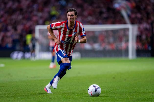 Atletico de Madrid v Malaga CF - LaLiga EA Sports Arnau Ortiz of Atletico de Madrid is in action with the ball during the LaLiga EA Sports football match between Atletico de Madrid v Malaga CF at Estadio Riyadh Air Metropolitano on August 19, 2026 in Madrid, Spain. Madrid Estadio Riyadh Air Metropolitano Madrid Spain Copyright: xAlbertoxGardinx AGardin_20260819_Foot_Liga_Atl_Mal_0158