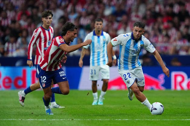 Atletico Madrid v Malaga CF - LaLiga EA Sports MD1 Dani Lorenzo of Malaga CF is seen in action under pressure from Carlos Martin of Atletico Madrid during the LaLiga EA Sports match between Atletico Madrid and Malaga CF at Metropolitano Stadium on August 19, 2026 in Madrid, Spain. Madrid Metropolitano Stadium Madrid Spain Copyright: xGokhanxTanerx xPSxImagesxGokhanxTanerx