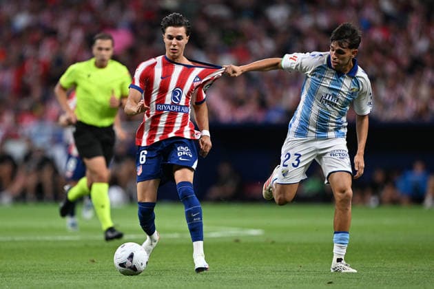 Atletico Madrid v Malaga - La Liga MADRID, SPAIN - AUGUST 19: Arnau Ortiz of Atletico Madrid in action against Izan Merino Rodriguez (R) of Malaga during the La Liga match between Atletico Madrid and Malaga at Metropolitano Stadium in Madrid, Spain on August 19, 2026. Burak Akbulut Anadolu Madrid Spain. Editorial use only. Please get in touch for any other usage.  Copyright: x2026xAnadoluxBurakxAkbulutx