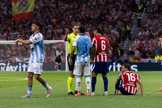 ESP: Atletico de Madrid v Malaga CF La Liga EA Sports Referee shows the yellow card to Carlos Puga of Malaga during a Liga EA Sports match between Atletico de Madrid and Malaga CF at Estadio Riyadh Air Metropolitano on August 19, 2026 in Madrid, Spain. Madrid Madrid Spain Football *** ESP Atlético de Madrid vs. Málaga CF La Liga EA Sports The referee shows a yellow card to Carlos Puga of Málaga during an EA Sports La Liga match between Atlético de Madrid and Málaga CF at Estadio Riyadh Air Metropolitano on August 19, 2026, in Madrid, Spain Madrid Madrid Spain Soccer Copyright: xAlejandroxMatiasx
