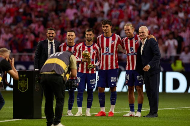 ESP: LaLiga EA Sports Atletico de Madrid v Malaga CF; Atletico de Madrid pays tribute to the Spanish world champion team with its players Alex Baena, Marcos Llorente, Marc Pubill, Alejandro Grimaldo alongside David Villa during LaLiga EA Sports between Atletico de Madrid v Malaga CF played at Riyadh Air Metropolitano Stadium in Madrid on August 19, 2026 in Spain Spain Futbol *** ESP LaLiga EA Sports Atlético de Madrid vs. Málaga CF Atlético de Madrid pays tribute to the Spanish world champion team with its players Alex Baena, Marcos Llorente, Marc Pubill, and Alejandro Grimaldo, alongside David Villa, during the LaLiga EA Sports match between Atlético de Madrid and Málaga CF, played at Riyadh Air Metropolitano Stadium in Madrid on August 19, 2026, in Spain. Spain Soccer Copyright: xAgenciaxLOFx