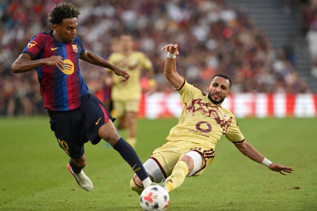 FC Barcelona, Barca v AL-AHLY FC SPOTIFY CAMP NOU. BARCELONA Aug 19,2026 FC BARCELONA vs AL-ALHY FC AUG 19 ,2026 Lamine Yamal (10) of FC Barcelona vies with (28) Karim Fouad of Al-Ahly FC during the match between FC Barcelona and Al-Alhy FC corresponding to the Joan Gamper Trophy at Spotify Camp Nou in Barcelona, Spain. Barcelona ESP Copyright: xS.xRosx