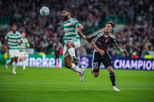 SOCCER - UEFA CL, Celtic vs LASK GLASGOW,SCOTLAND,19.AUG.26 - SOCCER - UEFA Champions League, play-off, Celtic Glasgow vs Linzer ASK. Image shows Cameron Carter Vickers (Celtic) and Christoph Lang (LASK).  GEPAxpictures xManuelxBinder