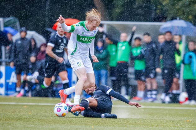 2026.08.19, xkwix, Fußball, Krombacher Westfalenpokal, SG Massen - FC Gütersloh, Sportanlage SG Massen, 2.Runde, Saison 2026 2027: Niklas Frese (FC Gütersloh 35) im Zweikampf DFB regulations prohibit any use of photographs as image sequences and or quasi-video. Photo: xKamilxWilkowskixPressefotoKochx Nordrhein-Westfalen Deutschland *** August 19, 2026, xkwix, Soccer, Krombacher Westfalen Cup, SG Massen vs. FC Gütersloh, SG Massen Sports Complex, 2nd Round, 2026–2027 Season: Niklas Frese of FC Gütersloh (35) in a tackle. DFB regulations prohibit any use of photographs as image sequences and or quasi-video. Photo: xKamilxWilkowskixPressefotoKochx, North Rhine-Westphalia, Germany